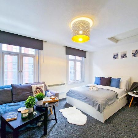 Spacious Room With Sofa Londyn Zewnętrze zdjęcie